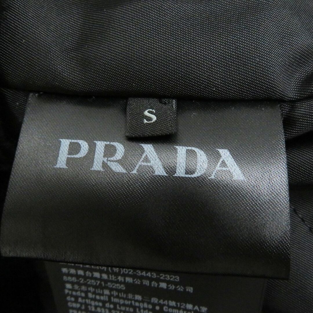 PRADA(プラダ)の極美品□2019年製 PRADA/プラダ 襟カラクールラム 裏ヌートリアファー使い ロング チェスターコート/ナイロンコート 黒 S 伊製 正規品 メンズのジャケット/アウター(チェスターコート)の商品写真