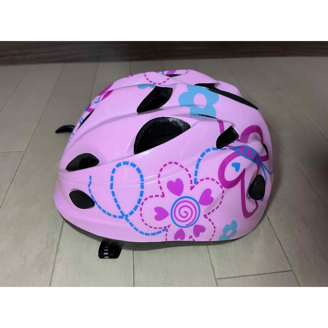 BRIDGESTONE(ブリヂストン)の1回のみの使用　女の子　ヘルメット　キッズ　プロテクター　ひじ　ひざ　セット 自動車/バイクのバイク(ヘルメット/シールド)の商品写真