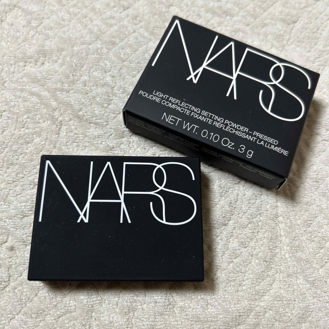 NARS(ナーズ)のNARS ライトリフレクティングセッティングパウダー プレスト N ミニ リフ粉 コスメ/美容のベースメイク/化粧品(フェイスパウダー)の商品写真