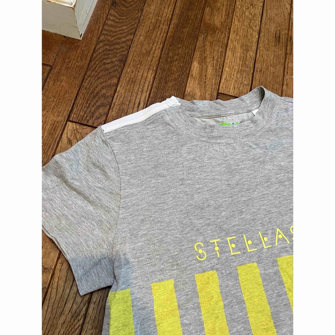 adidas by Stella McCartney(アディダスバイステラマッカートニー)のステラ×adidas グレーTシャツ スポーツ/アウトドアのランニング(ウェア)の商品写真