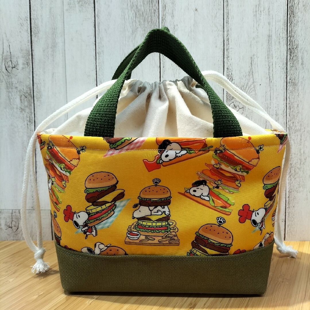 SNOOPY(スヌーピー)のSNOOPY　洗える保冷保温バッグ　バーガーカーキ　保冷バッグ　お弁当袋 キッズ/ベビー/マタニティのこども用バッグ(ランチボックス巾着)の商品写真