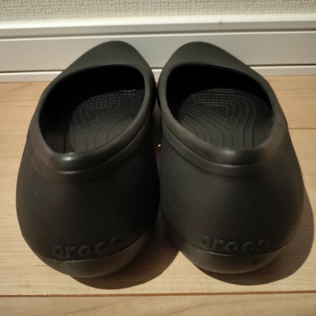 crocs(クロックス)のみすず様　クロックス　アット ワーク フラット  w7 ブラック　新品未使用 レディースの靴/シューズ(ハイヒール/パンプス)の商品写真