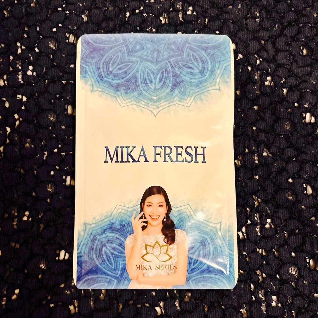 MIKA WHITE/ミカホワイト　新品　２個 コスメ/美容のオーラルケア(歯磨き粉)の商品写真