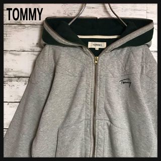 トミー(TOMMY)の【美品】トミー　刺繍ロゴジップパーカー　フードプリント　リブデザイン◎　I28(パーカー)