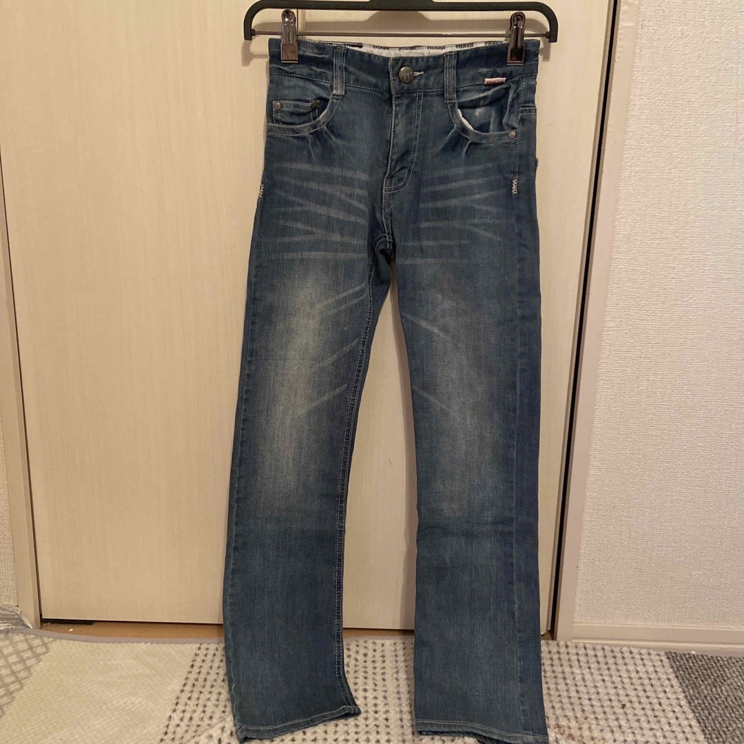 BeBe(ベベ)のDENIMBA140センチのデニムパンツ キッズ/ベビー/マタニティのキッズ服男の子用(90cm~)(パンツ/スパッツ)の商品写真