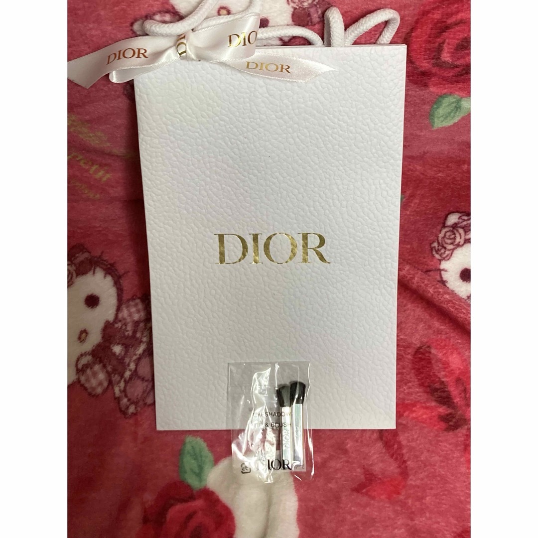 Christian Dior(クリスチャンディオール)のDiorサンククルールアイシャドウ チップブラシ　ショップ袋付き コスメ/美容のメイク道具/ケアグッズ(ブラシ・チップ)の商品写真