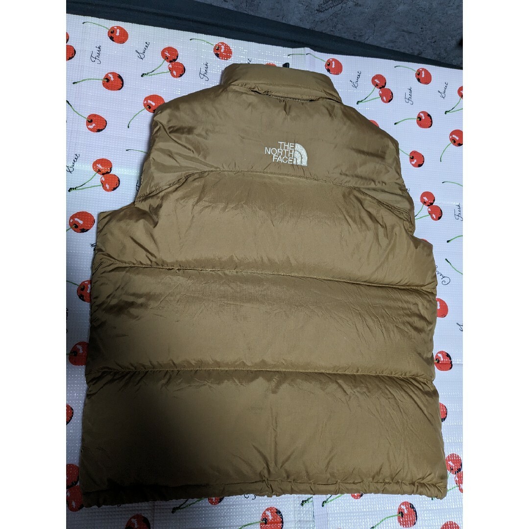 THE NORTH FACE(ザノースフェイス)の■入手困難品 大人気 ノースフェイス ダウンベスト センターロゴ メンズ M メンズのジャケット/アウター(ダウンベスト)の商品写真