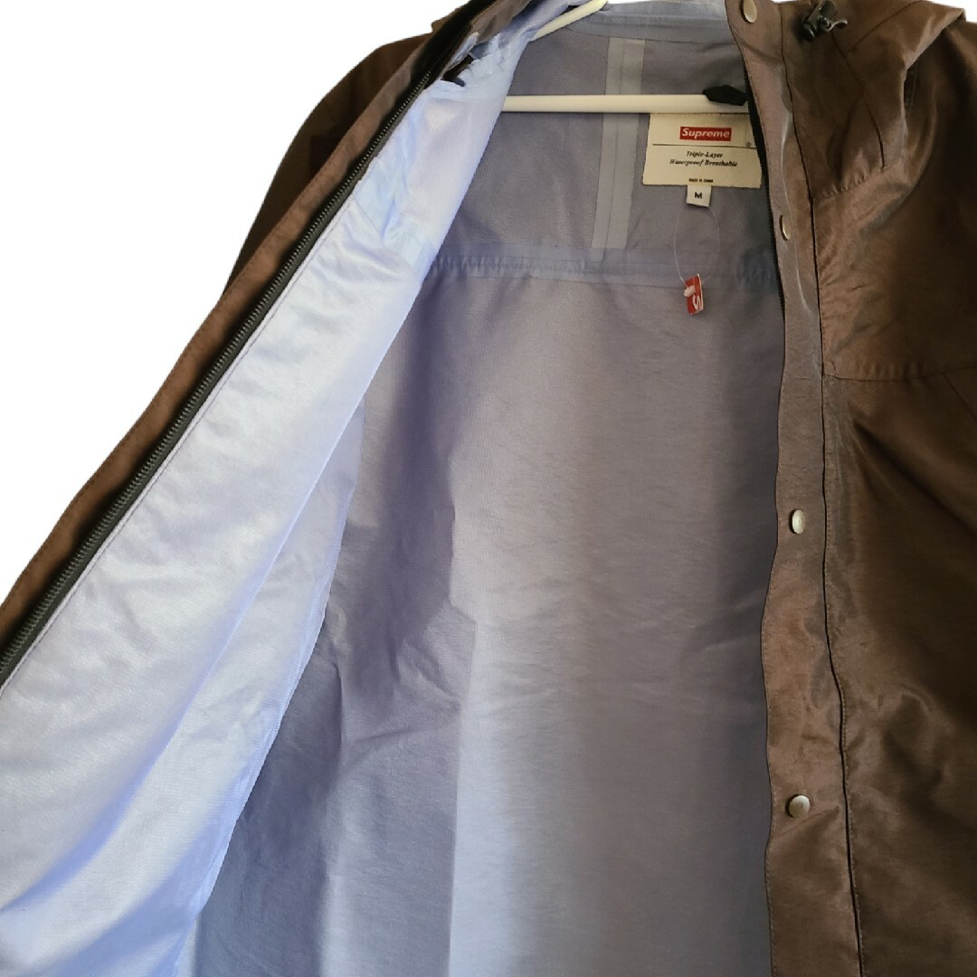 Supreme(シュプリーム)のSupreme Iridescent Taped Seam Jacket メンズのジャケット/アウター(マウンテンパーカー)の商品写真