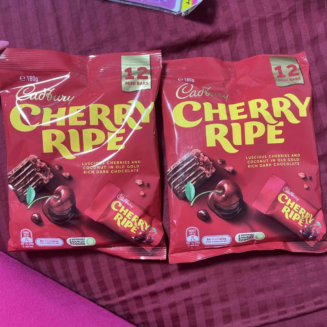 チェリーライプ（Cherry Ripe）日本未発売　海外限定　2袋セット 食品/飲料/酒の食品(菓子/デザート)の商品写真