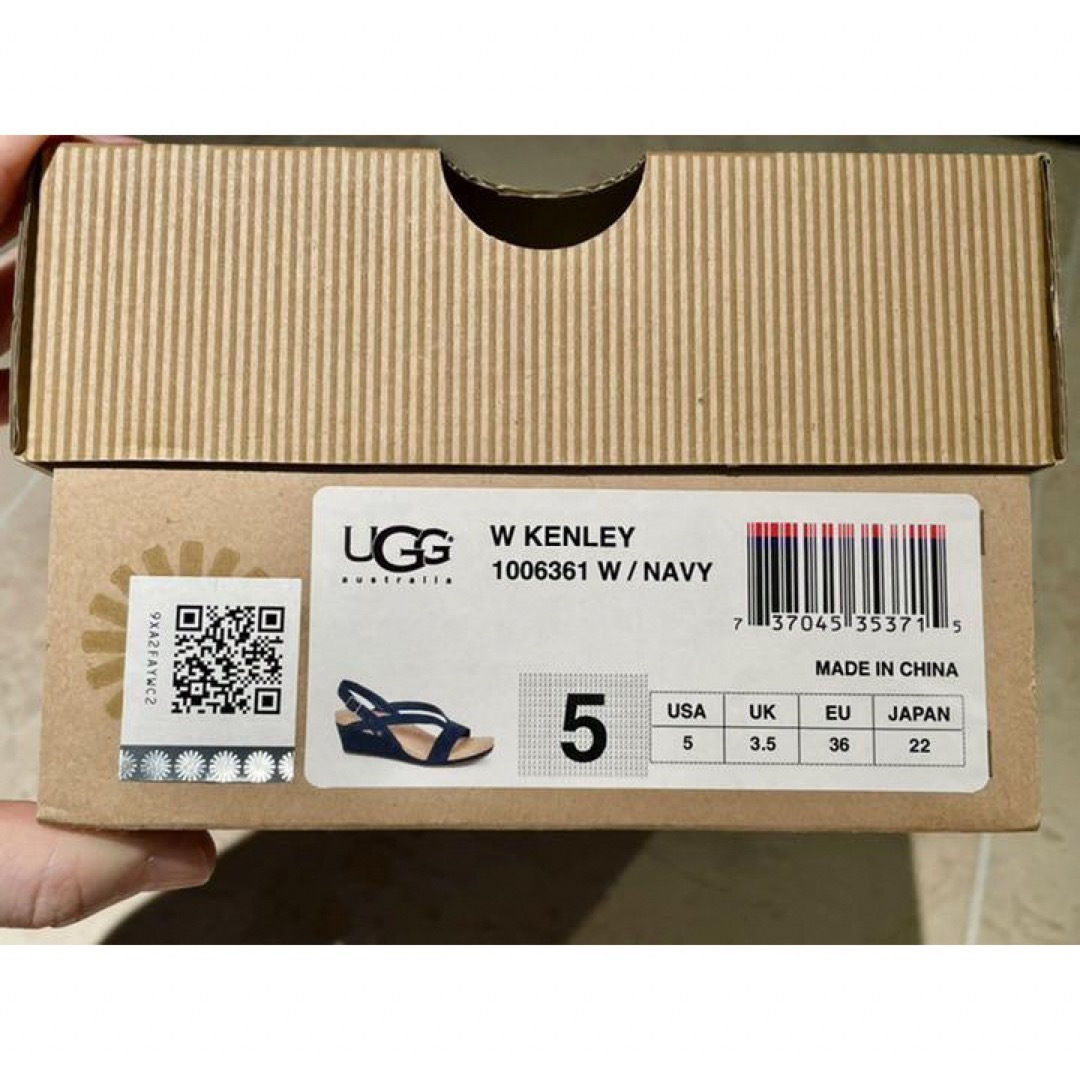 UGG(アグ)の【美品】UGGサンダル スエード・ネイビー（US5・日本22.0cm）  レディースの靴/シューズ(サンダル)の商品写真
