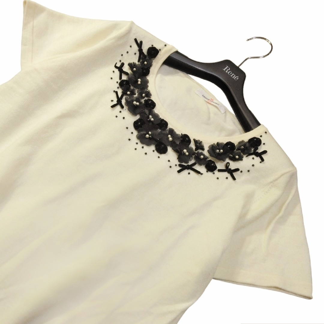 GALLERY VISCONTI(ギャラリービスコンティ)のギャラリービスコンティ ✿ 花 フラワー リボン 半袖 ニット 3 ホワイト 白 レディースのトップス(ニット/セーター)の商品写真