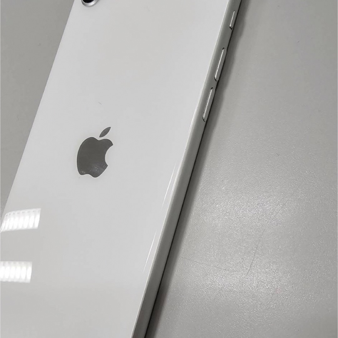 iPhoneSE 2 64GB ホワイト 第二世代 iPhoneSE 2 64GB ホワイト 第二世代