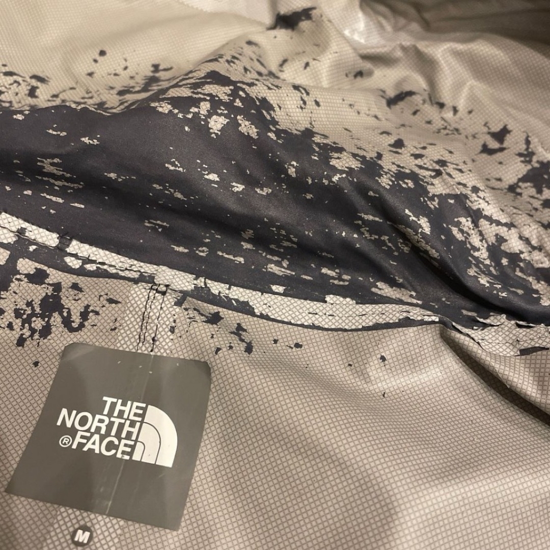 THE NORTH FACE(ザノースフェイス)のノースフェイスのパーカー レディースのジャケット/アウター(ナイロンジャケット)の商品写真