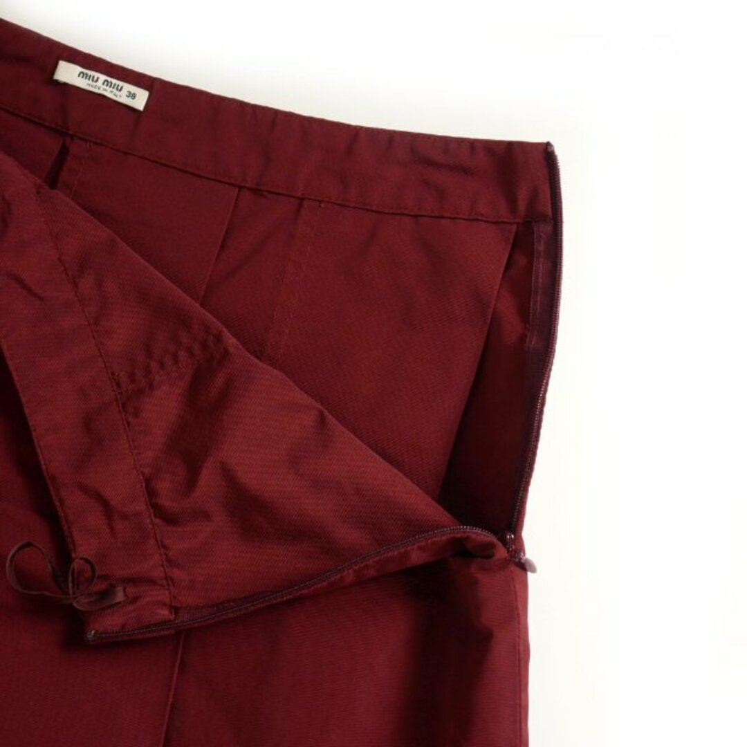 miumiu(ミュウミュウ)のミュウミュウ miumiu ナイロン タック フレアスカート ひざ丈 ボルドー レディースのスカート(その他)の商品写真
