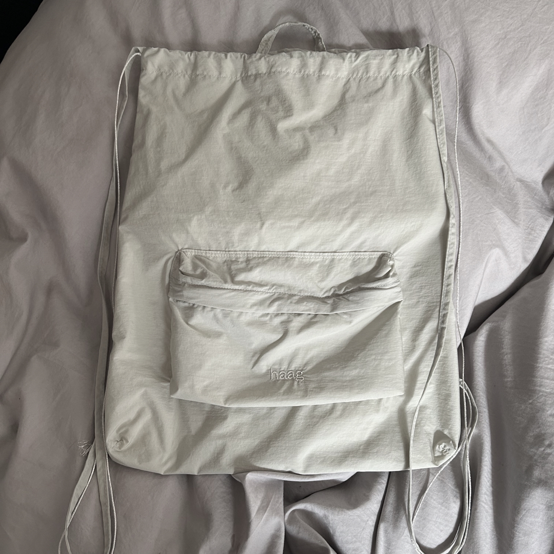 haag  3th)a string backpack(silver) レディースのバッグ(リュック/バックパック)の商品写真