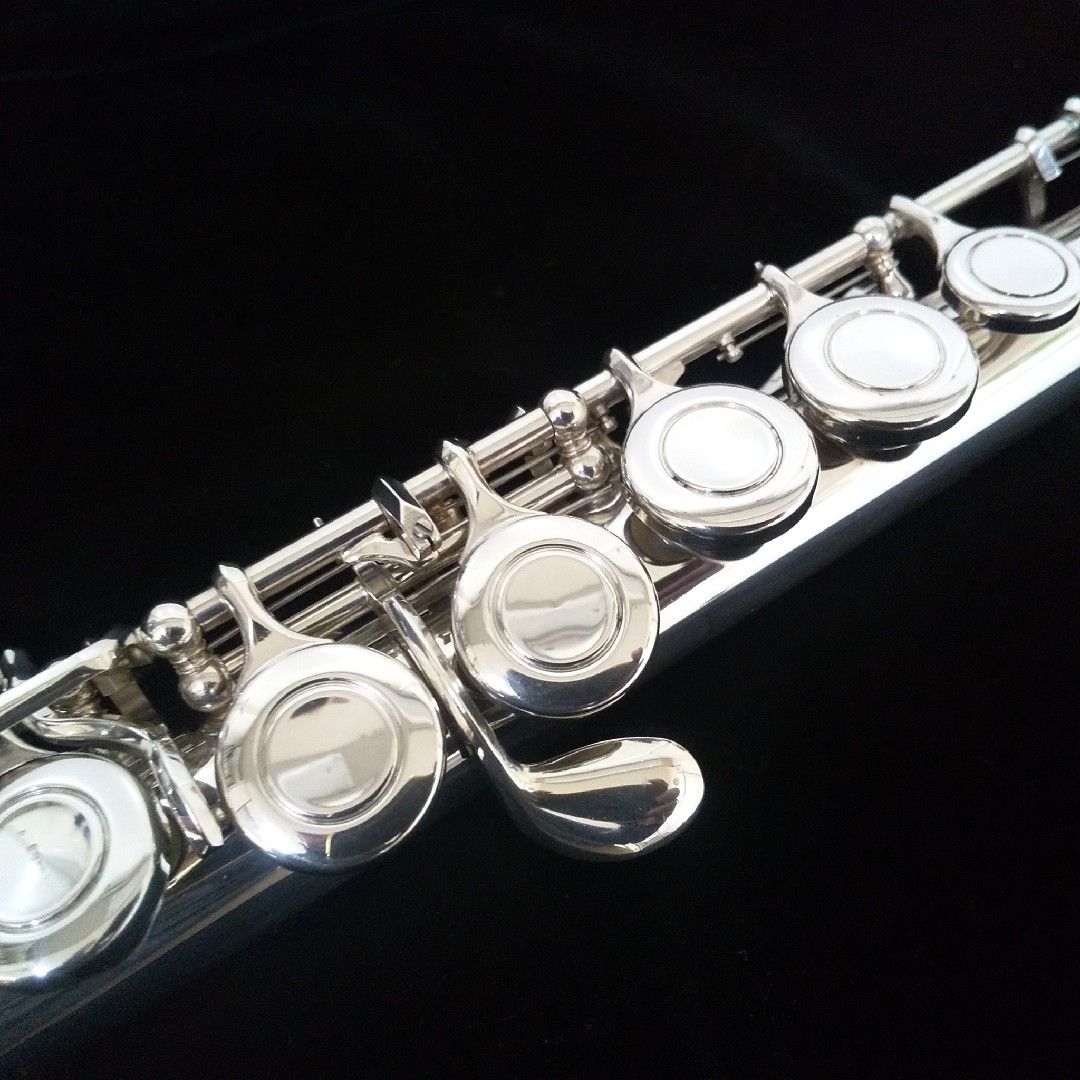 ヤマハ(ヤマハ)の美品‼️よく鳴ります‼️銀メッキ‼️ヤマハフルートYFL211S  Eメカ 楽器の管楽器(フルート)の商品写真