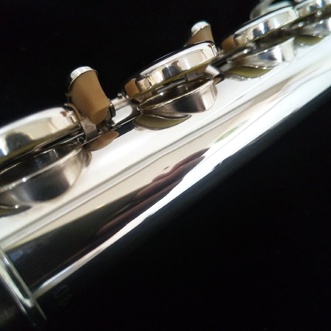 ヤマハ(ヤマハ)の美品‼️よく鳴ります‼️銀メッキ‼️ヤマハフルートYFL211S  Eメカ 楽器の管楽器(フルート)の商品写真