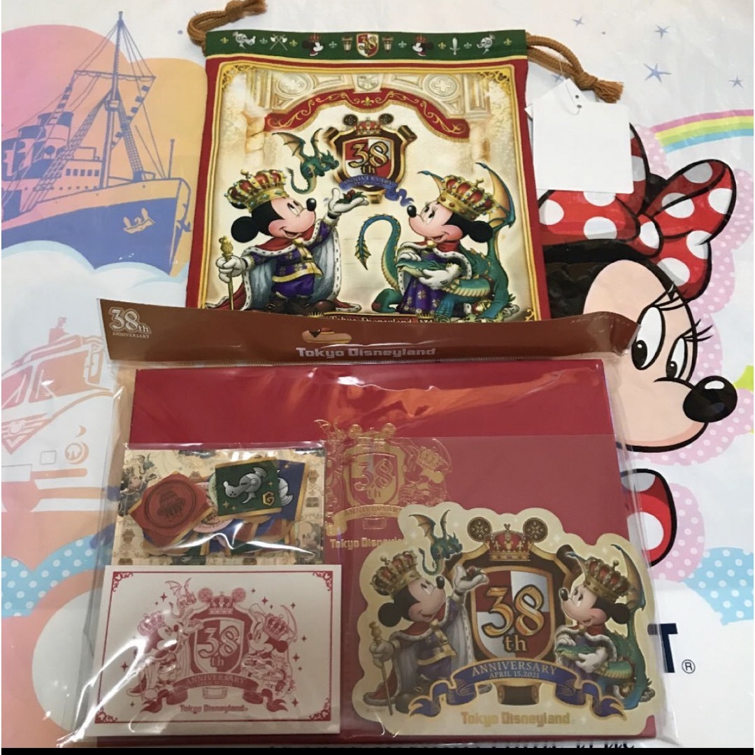 Disney(ディズニー)の★新品未開封★ディズニー　38周年　ステーショナリーセット　巾着　全２点 エンタメ/ホビーのおもちゃ/ぬいぐるみ(キャラクターグッズ)の商品写真