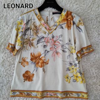 レオナール(LEONARD)の美品 レオナール 花柄 半袖 Vネック カットソー オレンジ系 トリム M(カットソー(半袖/袖なし))