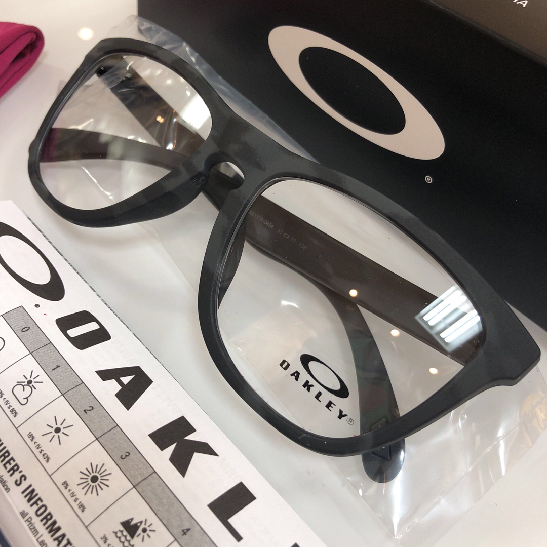 Oakley(オークリー)のゴルフ コンペ景品 OAKLEY フロッグスキン OX8137A-0454 メンズのファッション小物(サングラス/メガネ)の商品写真