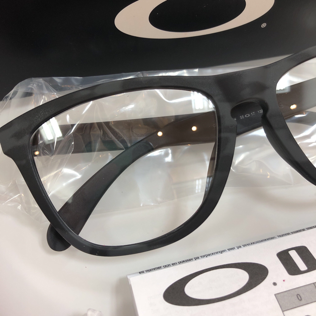 Oakley(オークリー)のゴルフ コンペ景品 OAKLEY フロッグスキン OX8137A-0454 メンズのファッション小物(サングラス/メガネ)の商品写真