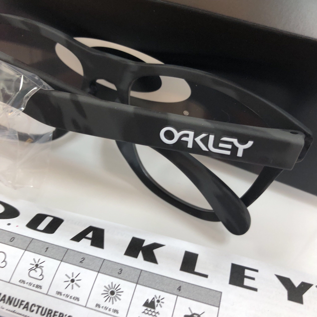 Oakley(オークリー)のゴルフ コンペ景品 OAKLEY フロッグスキン OX8137A-0454 メンズのファッション小物(サングラス/メガネ)の商品写真