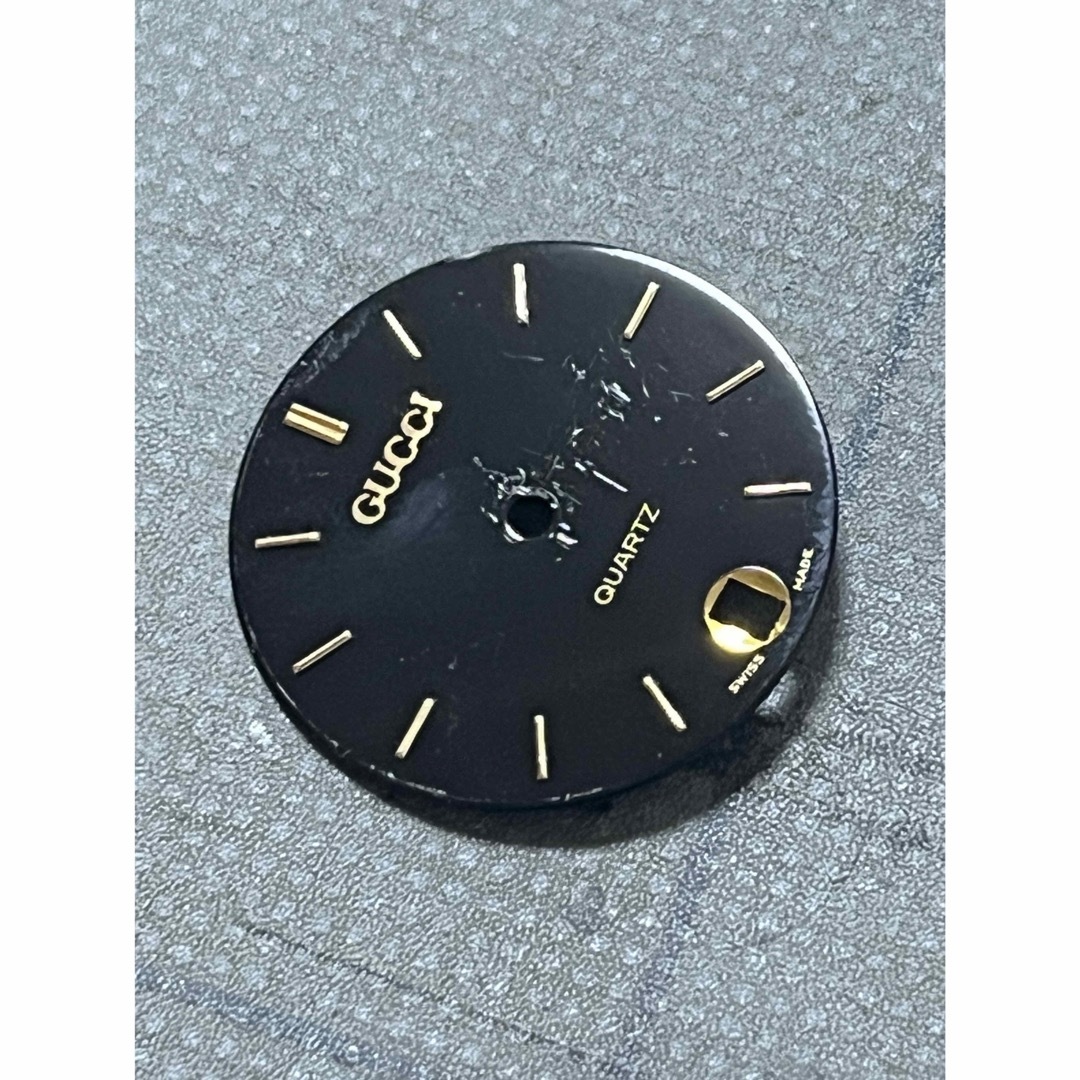 Gucci(グッチ)のGUCCI 9000M 文字盤　傷あり メンズの時計(腕時計(アナログ))の商品写真