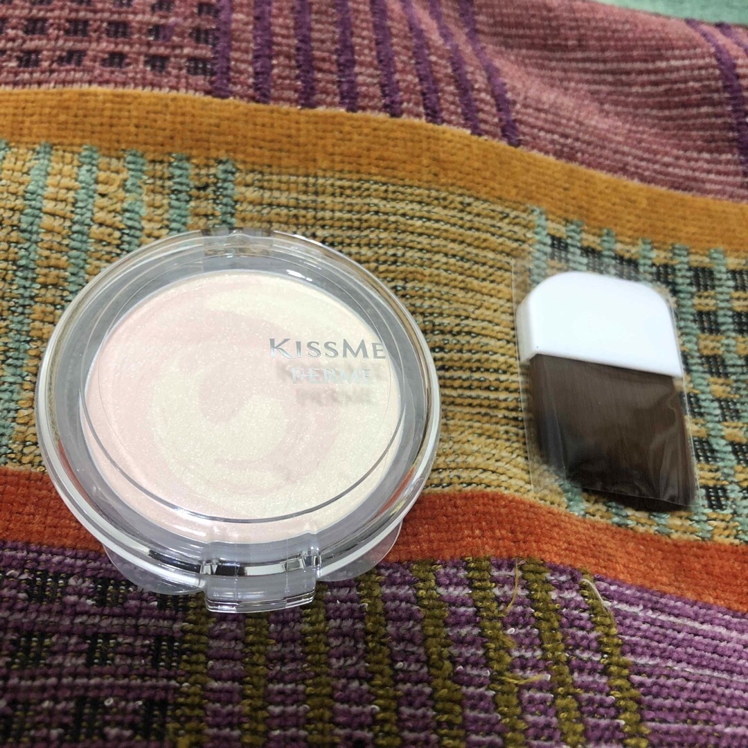 キスミー フェルム マーブルハイライタ- 01(3.4g) コスメ/美容のベースメイク/化粧品(フェイスパウダー)の商品写真