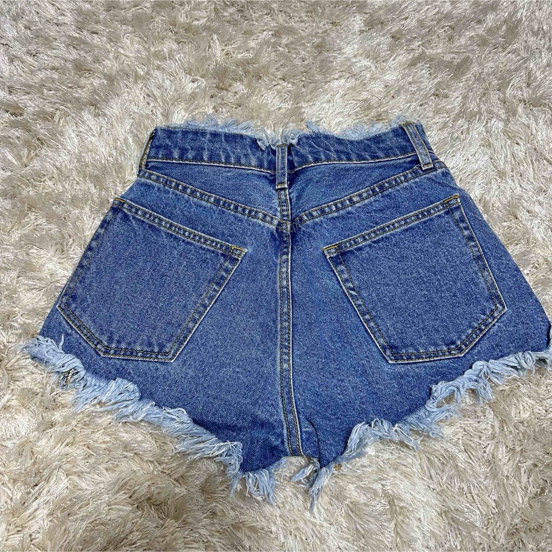 AZUL by moussy(アズールバイマウジー)のAZUL by moussy  デニム　フリンジ　ショートパンツ　サイズ24 レディースのパンツ(ショートパンツ)の商品写真