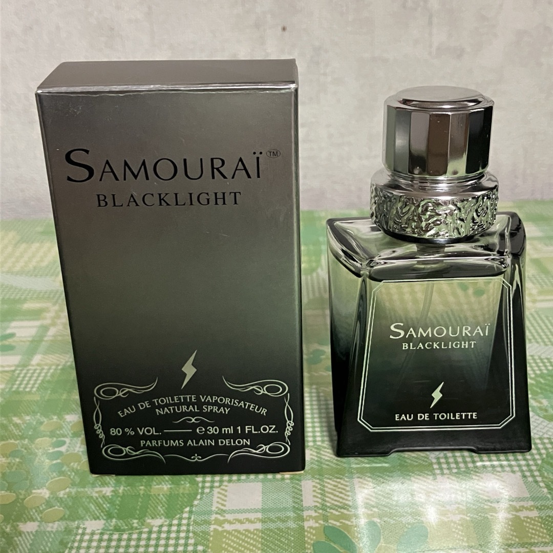 SAMOURAI(サムライ)のSAMOURAI BLACKLIGHT オードトワレ 香水 コスメ/美容の香水(香水(男性用))の商品写真