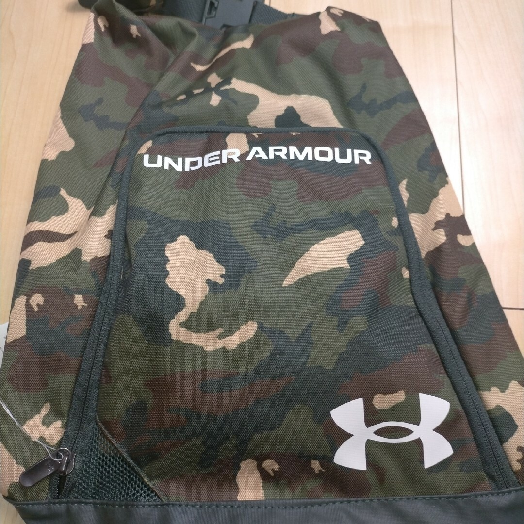 UNDER ARMOUR(アンダーアーマー)のアンダーアーマー シューズバッグ 18l 迷彩 コンテイン UA スポーツ/アウトドアのトレーニング/エクササイズ(トレーニング用品)の商品写真