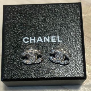 シャネル(CHANEL)のCHANEL シャネル　CCマーク　ラインストーンピアス　09A(ピアス)