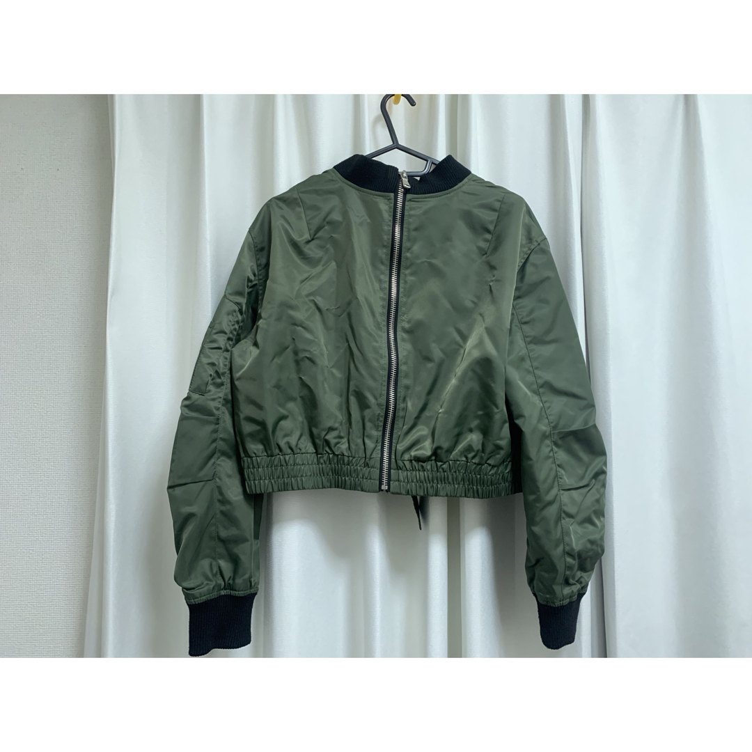 ZARA(ザラ)のショート丈　MA-1 レディースのジャケット/アウター(ブルゾン)の商品写真