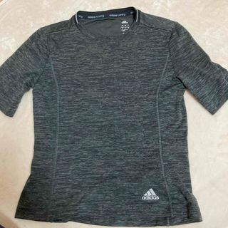 アディダス(adidas)のadidas Tシャツ(Tシャツ/カットソー(半袖/袖なし))