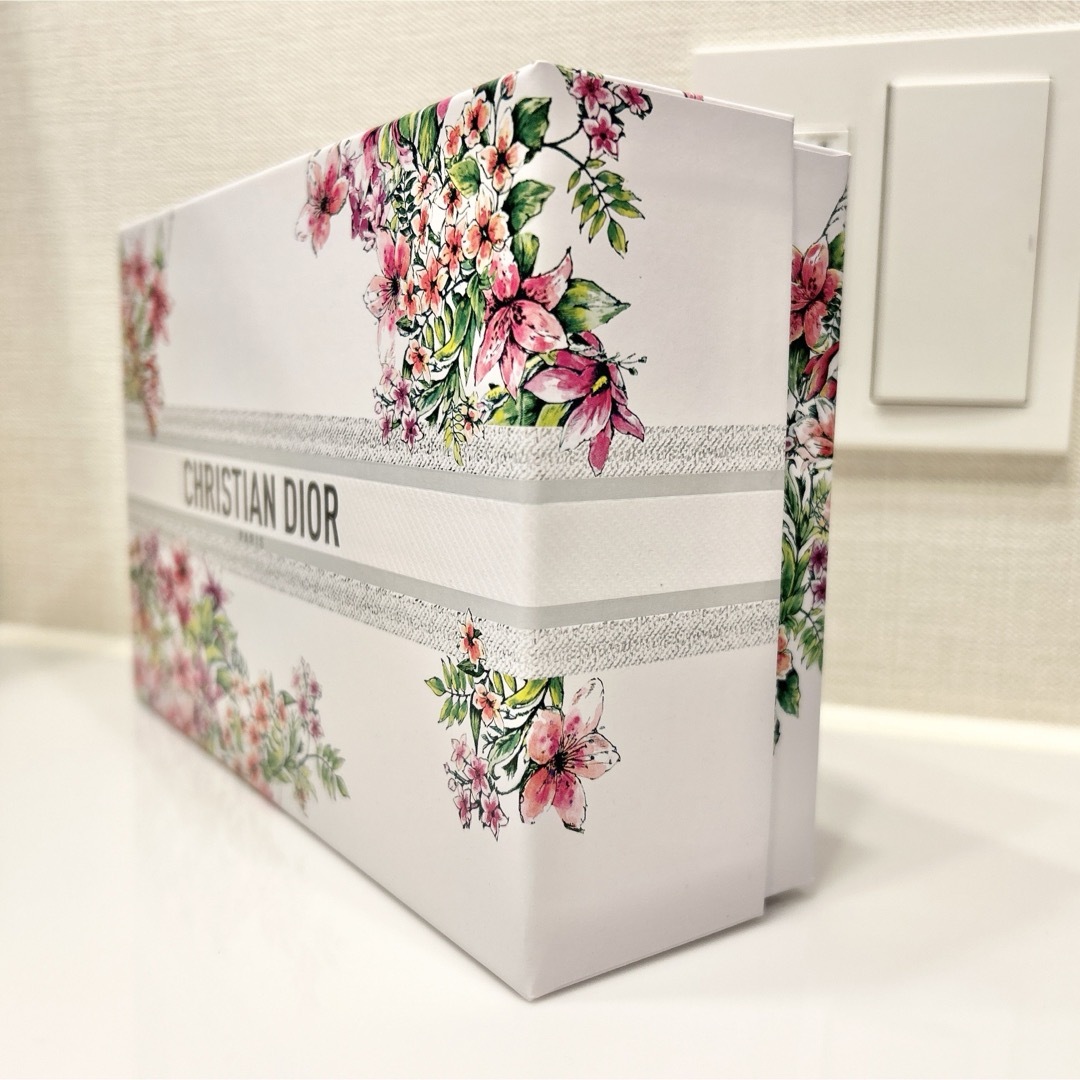 Christian Dior - ◇新品未使用◇Dior 数量限定 フラワー Christian Dior - ◇新品未使用◇Dior 数量限定 フラワー