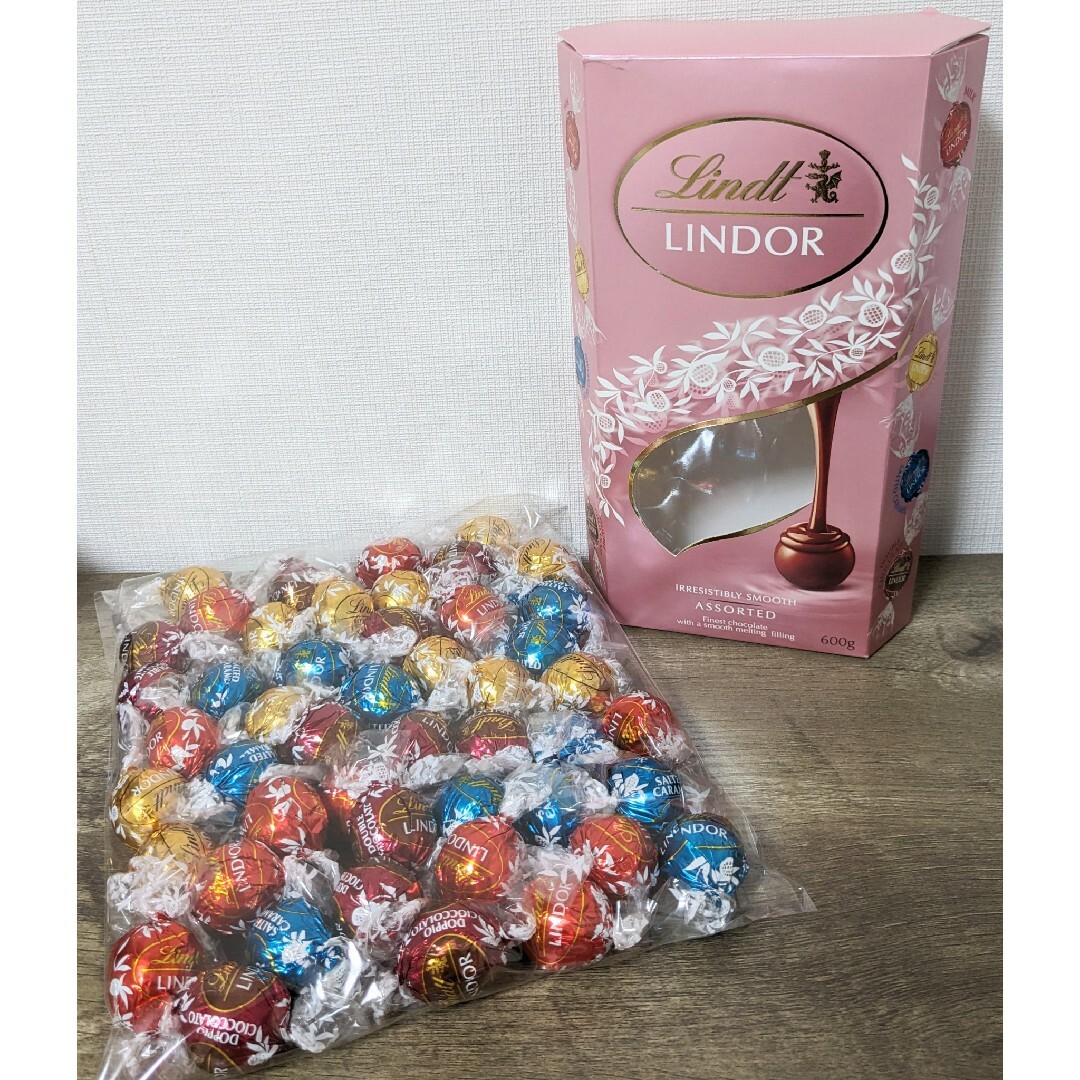 Lindt(リンツ)のリンツリンドール ピンクアソート  コストコ チョコレート 600g 食品/飲料/酒の食品(菓子/デザート)の商品写真