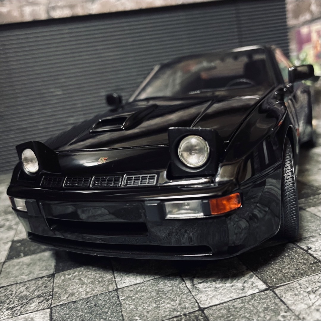 AUTOart(オートアート)の1/18 AUTOart ポルシェ 924 カレラ GT 1980 エンタメ/ホビーのおもちゃ/ぬいぐるみ(ミニカー)の商品写真