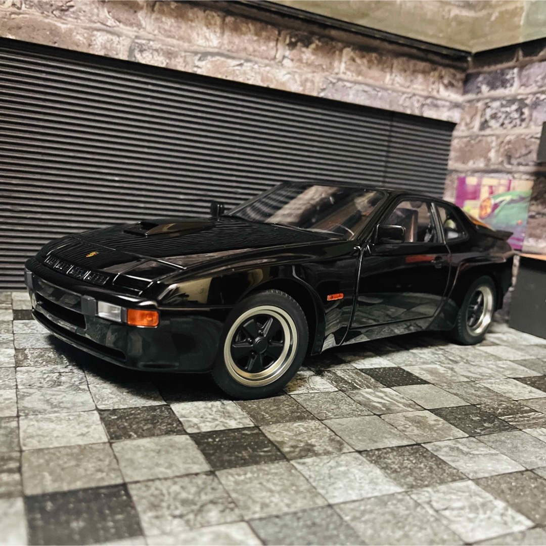 AUTOart(オートアート)の1/18 AUTOart ポルシェ 924 カレラ GT 1980 エンタメ/ホビーのおもちゃ/ぬいぐるみ(ミニカー)の商品写真