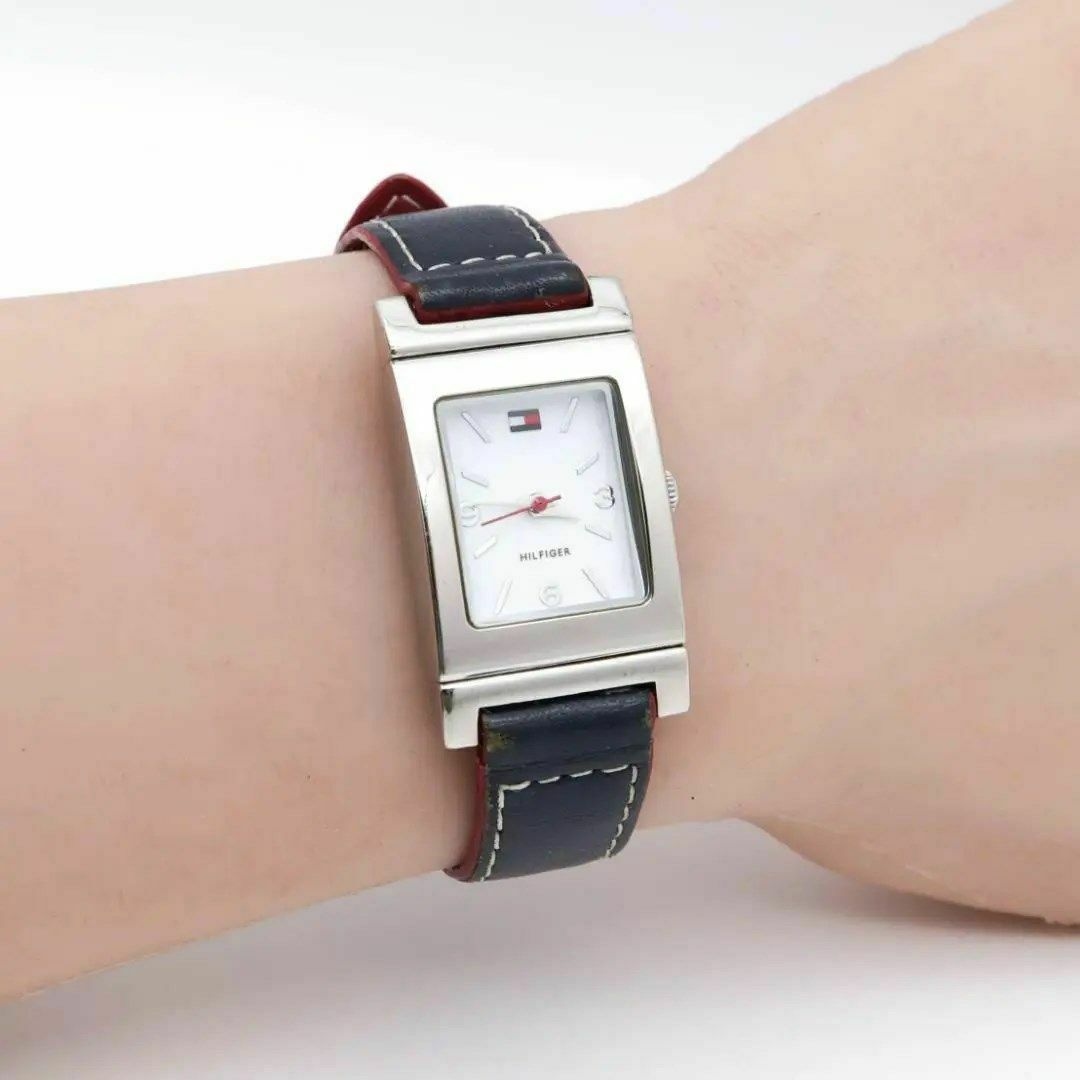 TOMMY HILFIGER(トミーヒルフィガー)の《希少》TOMMY HILFIGER 腕時計 ホワイト リバーシブル r レディースのファッション小物(腕時計)の商品写真