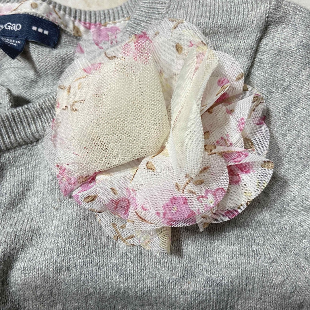 GAP Kids(ギャップキッズ)の新品♡お花付きGAP KIDS カーディガン　100 キッズ/ベビー/マタニティのキッズ服女の子用(90cm~)(カーディガン)の商品写真