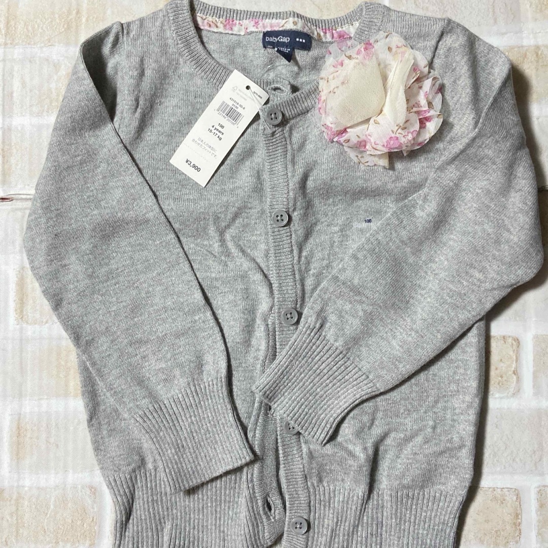 GAP Kids(ギャップキッズ)の新品♡お花付きGAP KIDS カーディガン　100 キッズ/ベビー/マタニティのキッズ服女の子用(90cm~)(カーディガン)の商品写真