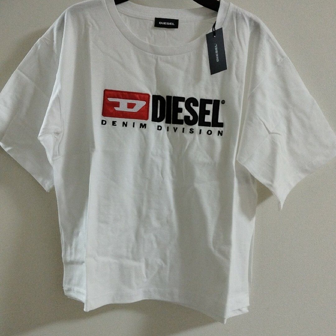 DIESEL(ディーゼル)のディーゼルキッズ14y✰切りっぱなしロゴＴシャツ　パタゴニア、ノースフェイス好き レディースのトップス(Tシャツ(半袖/袖なし))の商品写真