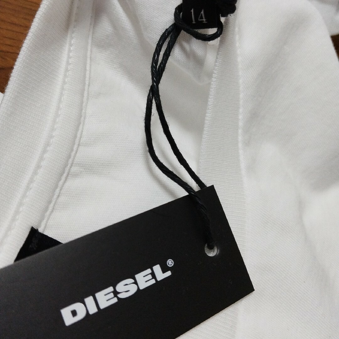 DIESEL(ディーゼル)のディーゼルキッズ14y✰切りっぱなしロゴＴシャツ　パタゴニア、ノースフェイス好き レディースのトップス(Tシャツ(半袖/袖なし))の商品写真