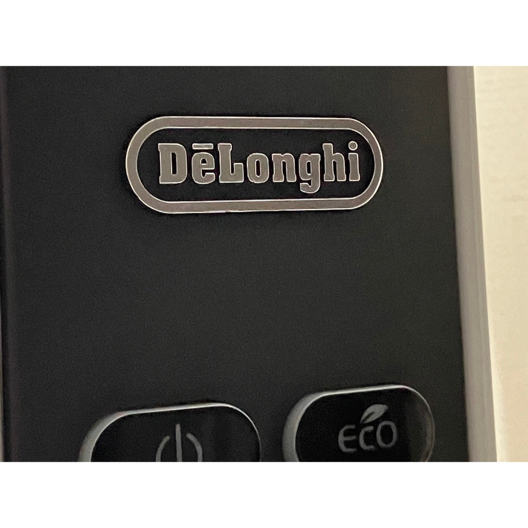 DeLonghi(デロンギ)のDe'Longhi デロンギ オイルヒーターアミカルドRHJ35M1015-BK スマホ/家電/カメラの冷暖房/空調(オイルヒーター)の商品写真