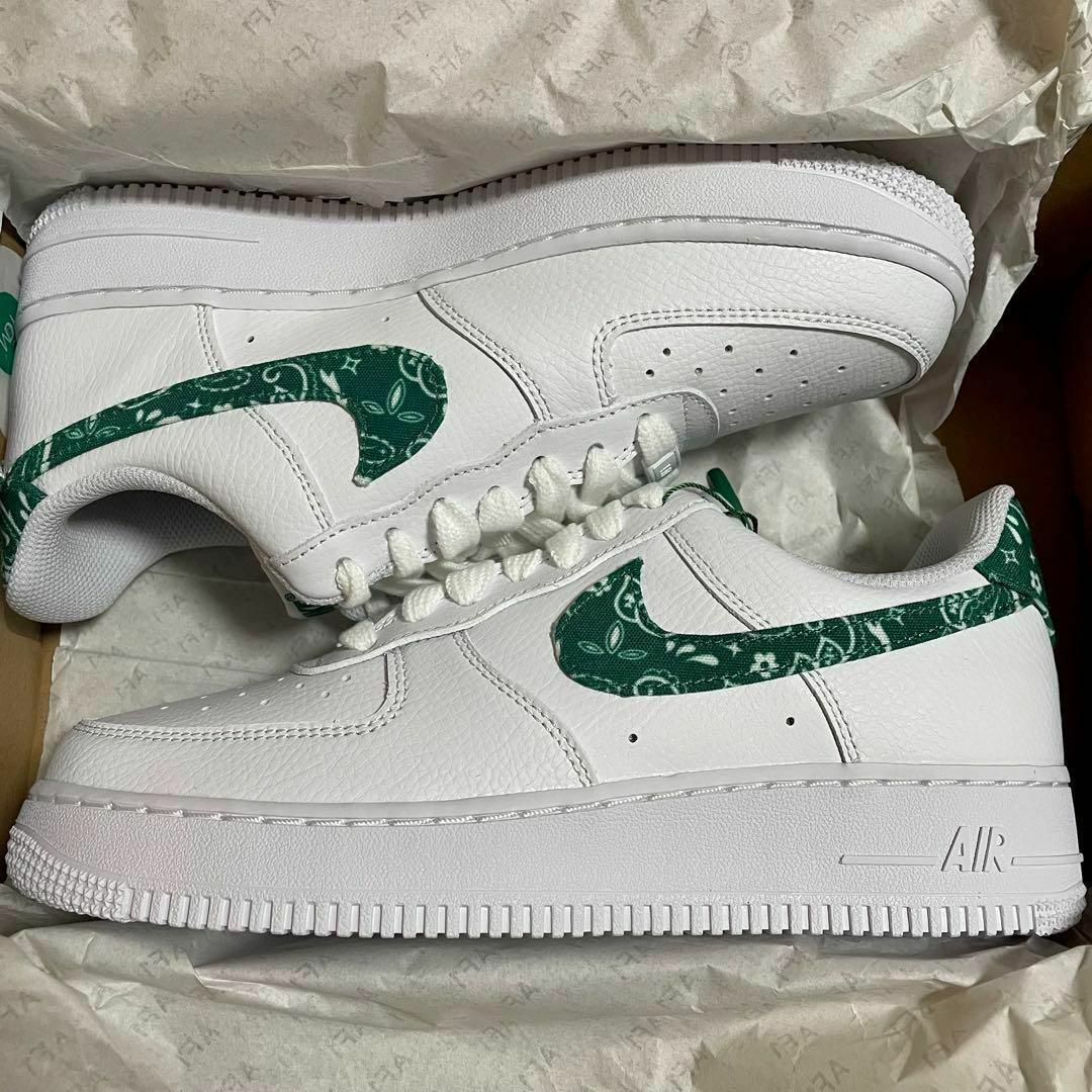 NIKE(ナイキ)の【新品23.5】Air Force 1 Low 07 Green Paisley レディースの靴/シューズ(スニーカー)の商品写真