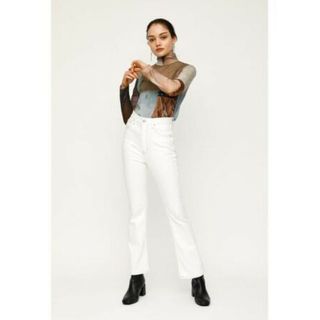 スライ(SLY)の未使用　SLY HARDY HW FLARE SLIM-E ホワイト　24インチ(デニム/ジーンズ)