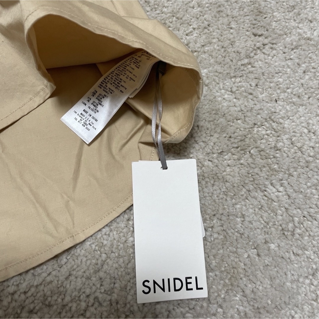 SNIDEL(スナイデル)のSNIDEL スナイデル　ベストドッキングワンピース　ベージュ  レディースのワンピース(ロングワンピース/マキシワンピース)の商品写真