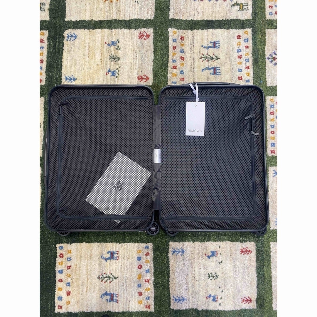 RIMOWA(リモワ)の⭐️新品 正規品⭐️ リモアxポルシェ　キャリーケース　機内持込可　4輪 レディースのバッグ(スーツケース/キャリーバッグ)の商品写真
