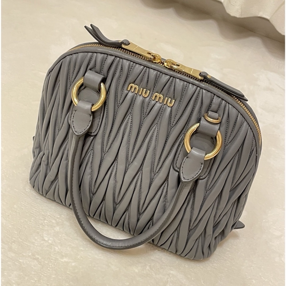 美品》破格!MIUMIUミュウミュウmiumiu マテラッセ ハンドバッグ 美品》破格!MIUMIUミュウミュウmiumiu マテラッセ ハンドバッグ