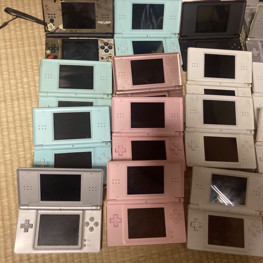 ニンテンドーDS(ニンテンドーDS)のニンテンドーDS Lite 本体 28台 まとめ売り ジャンク    エンタメ/ホビーのゲームソフト/ゲーム機本体(携帯用ゲーム機本体)の商品写真